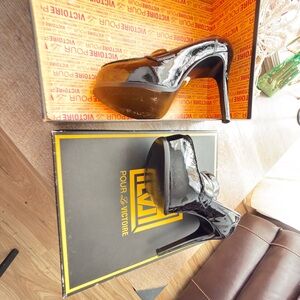Pour La Victoire Black Patent Leather Heels